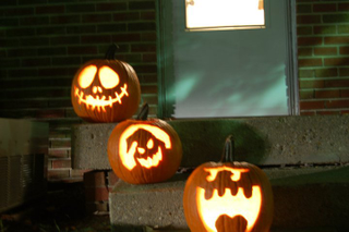 Illustration for article titled Jack-o-lanterns of Halloween Past (Post Yours!)
